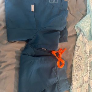 Figs scrub set- deep reef, worn twice. Excellent condition